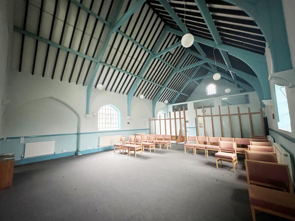Lot: 120 - METHODIST CHAPEL WITH PLANNING PERMISSION FOR CONVERSION - Internal photo of chapel